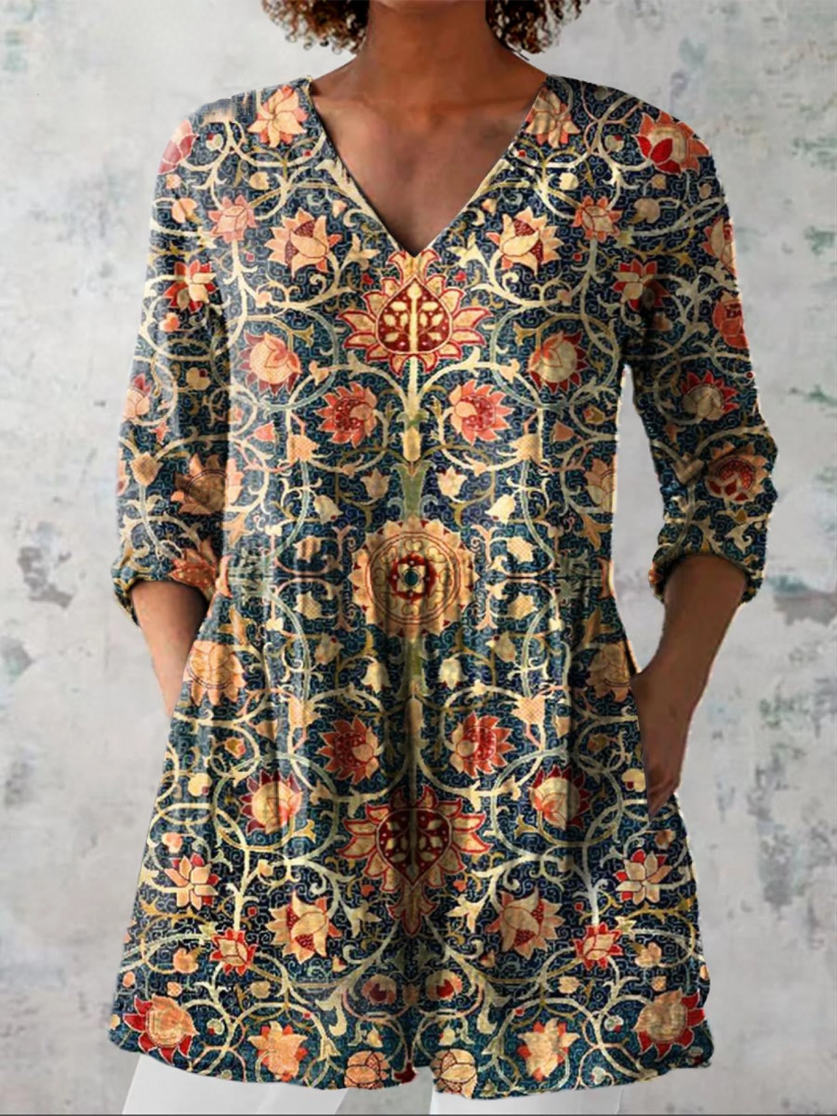 Elara – Blusa larga con escote en V elegante