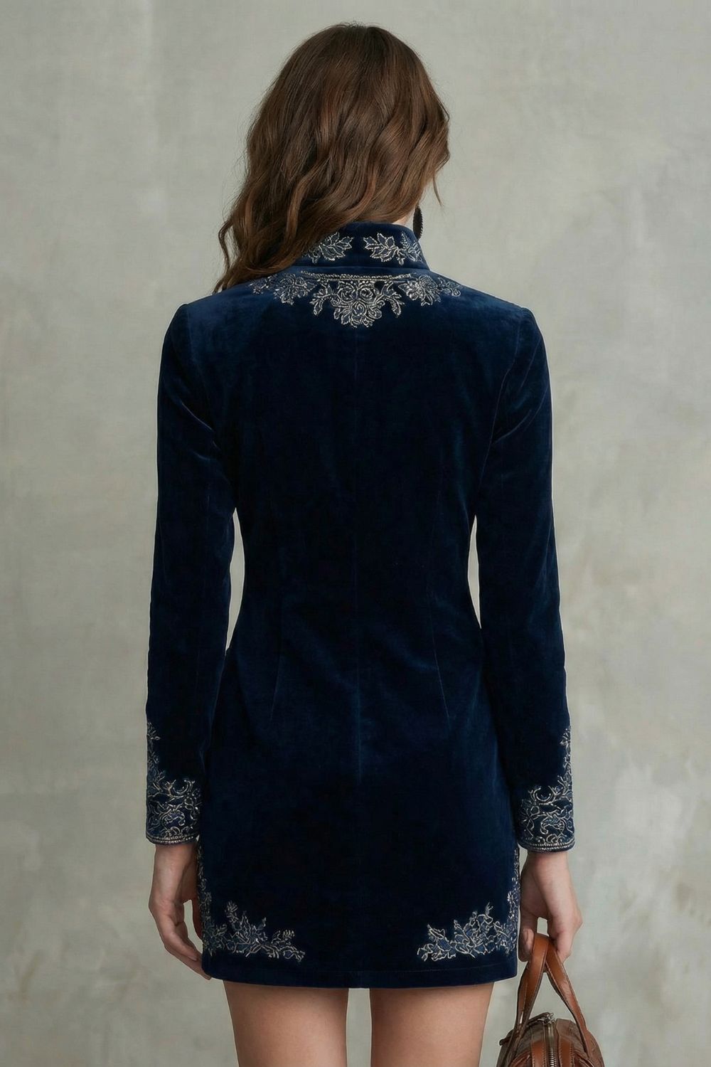 Élarine – Elegante mini vestido de terciopelo bordado