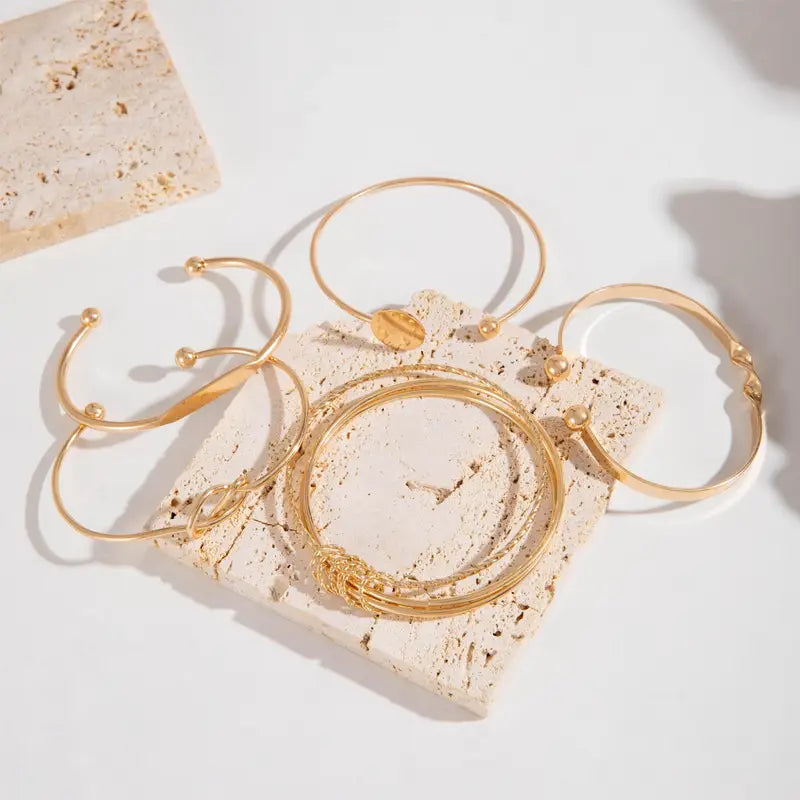 Conjunto de pulseras elegantes con nudos