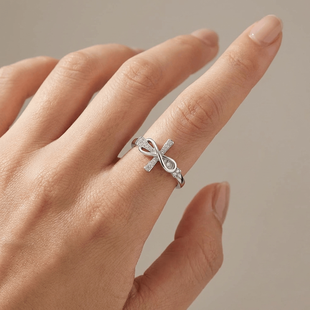 Anillo de Plata Cruz y Lazo (Ajustable)