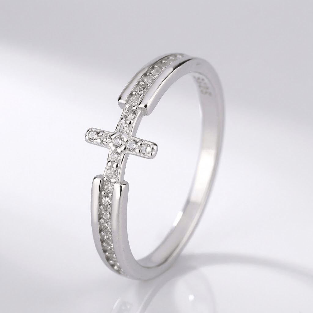 Anillo Elegante con Crucifijo y Circonitas