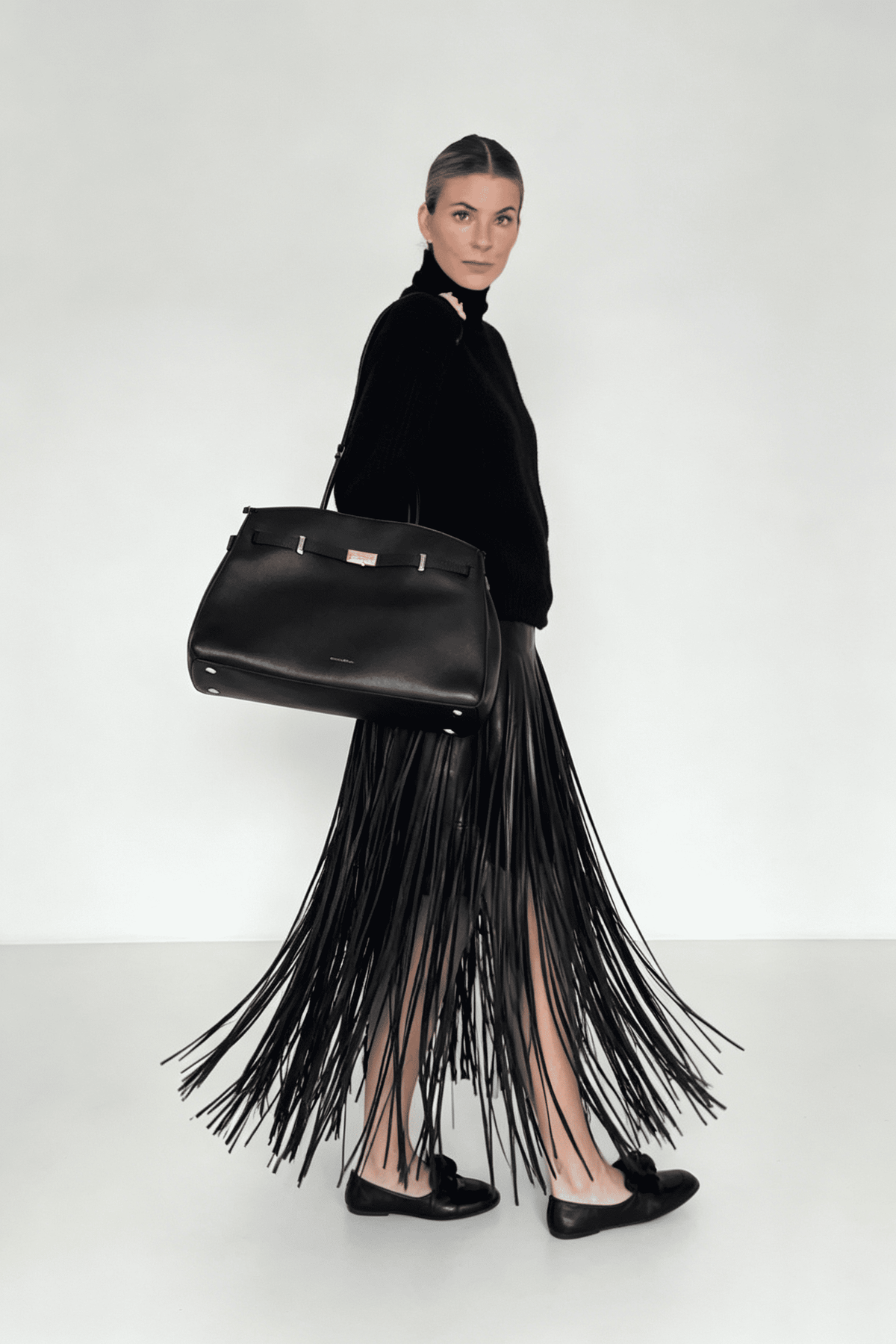 Yaiza | Falda midi negra con flecos