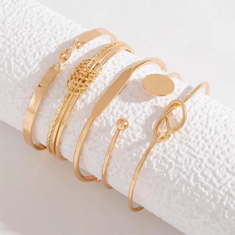 Conjunto de pulseras elegantes con nudos