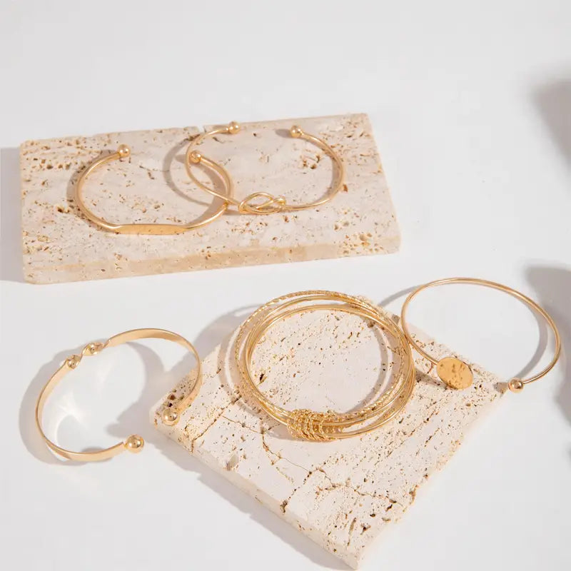 Conjunto de pulseras elegantes con nudos