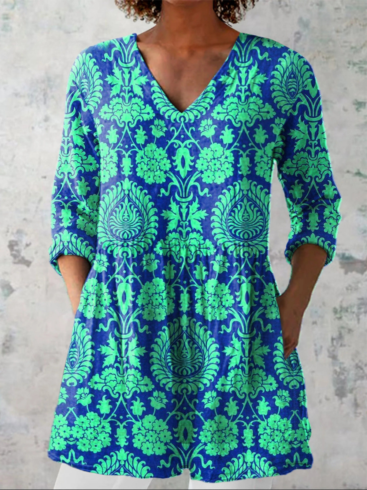 Beatrix – Blusa larga con escote en V elegante