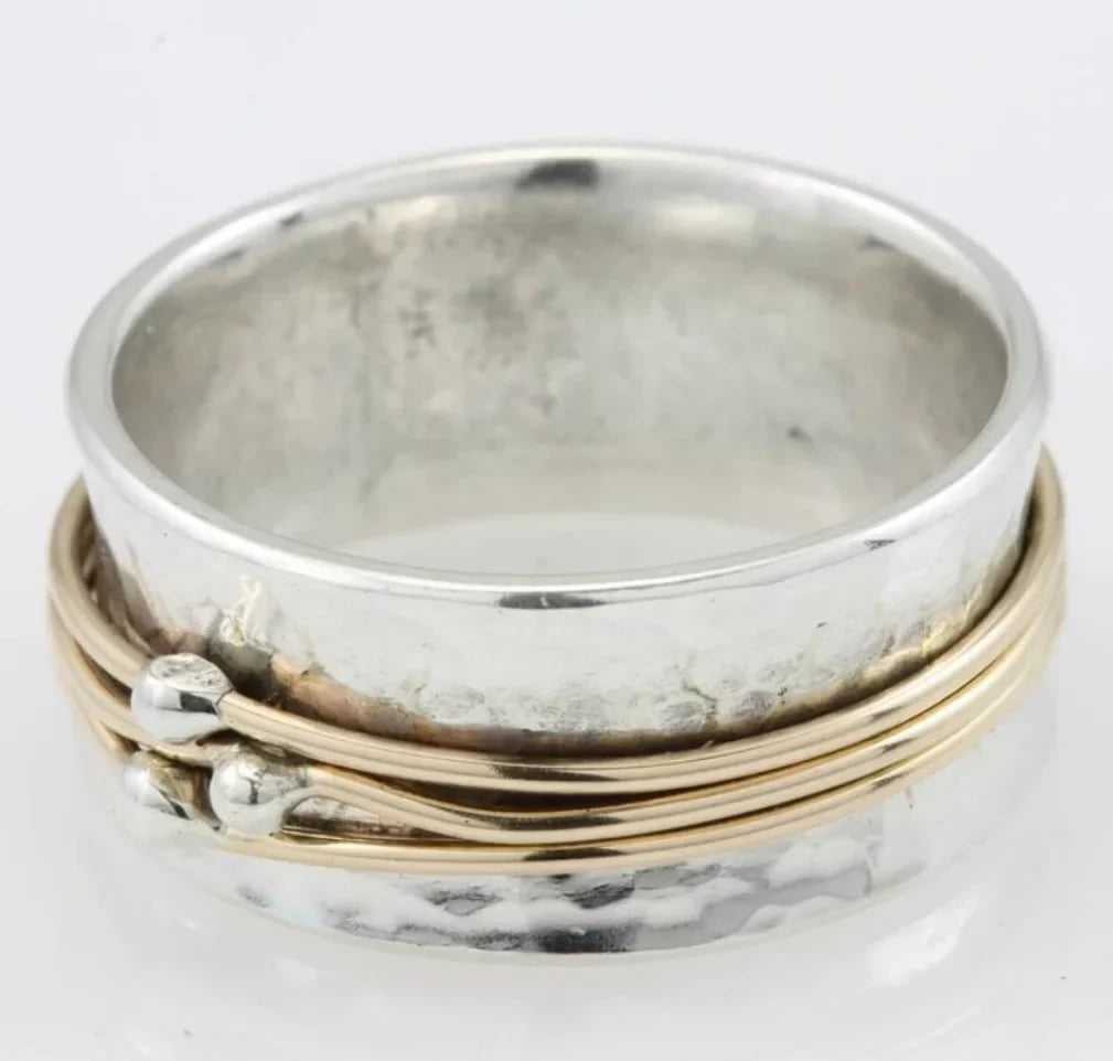 Anillo vintage dorado con capas plateadas