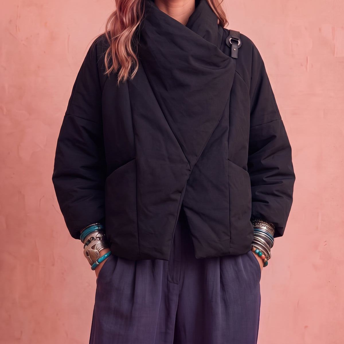 Blanca | Chaqueta acolchada asimétrica con drapeado