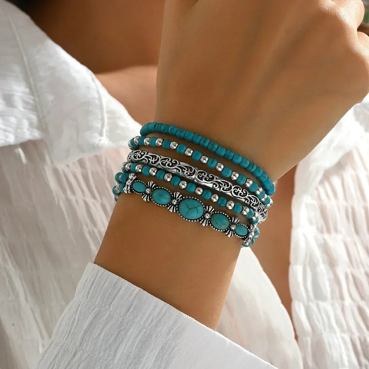 Conjunto de pulseras boho con cuentas turquesas