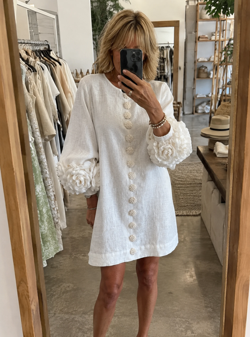 Adriana | Vestido mini con puños de rosa y botones de flor