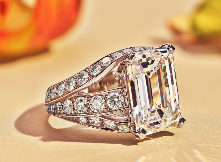 Anillo cuadrado de aleación con diamante