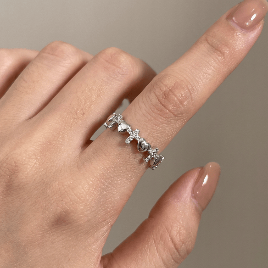 Anillo de Plata Cruz y Corazones