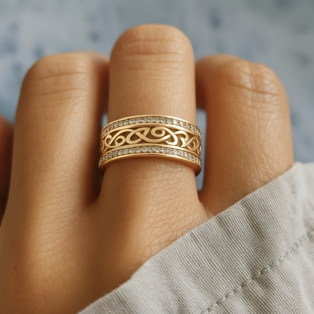 Anillo de Oro Brillante Calado